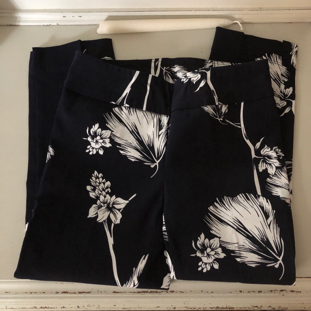 NWT Arianne printed capris